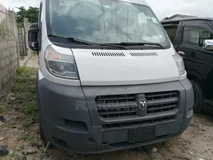 Bus 2018 White