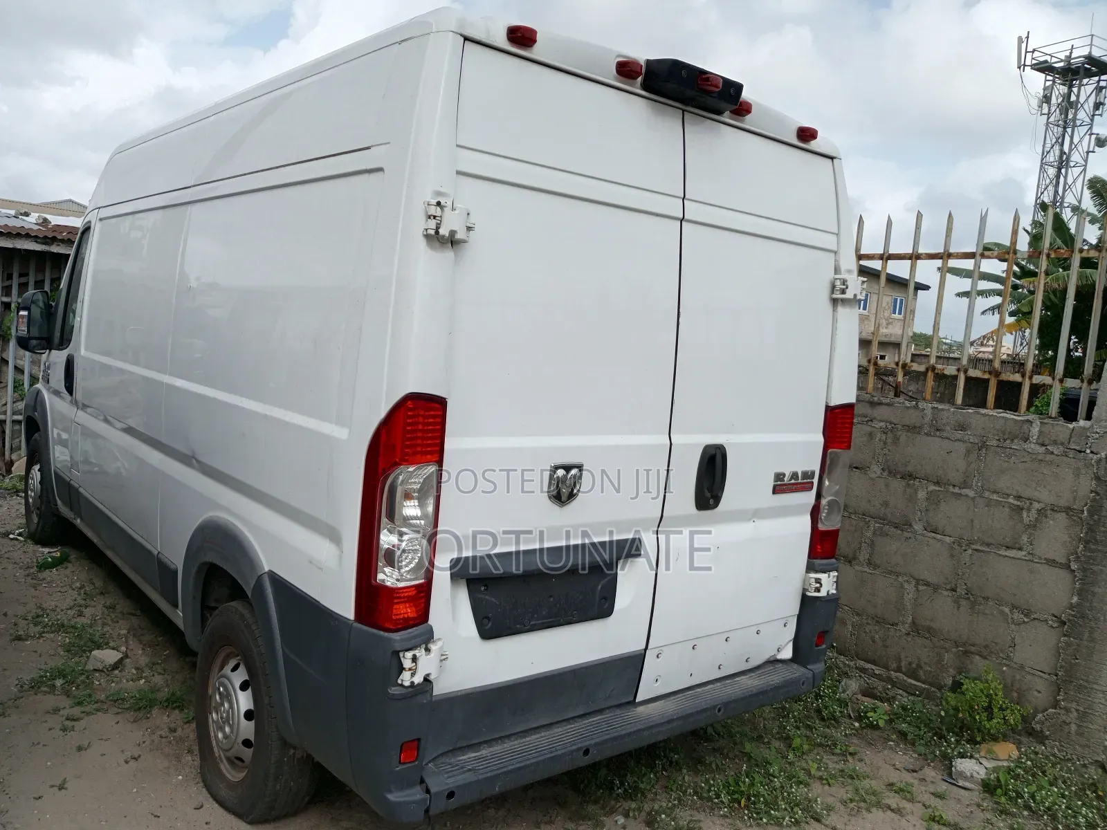Bus 2018 White