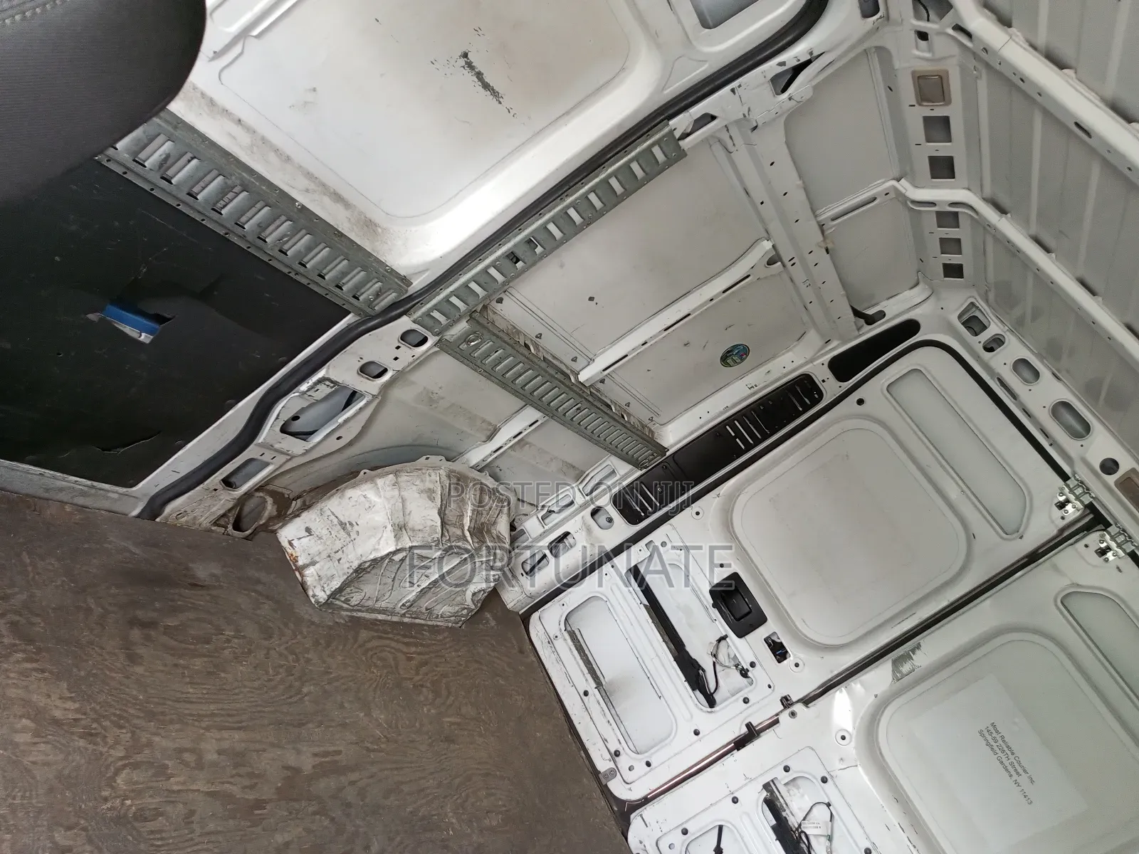 Bus 2018 White