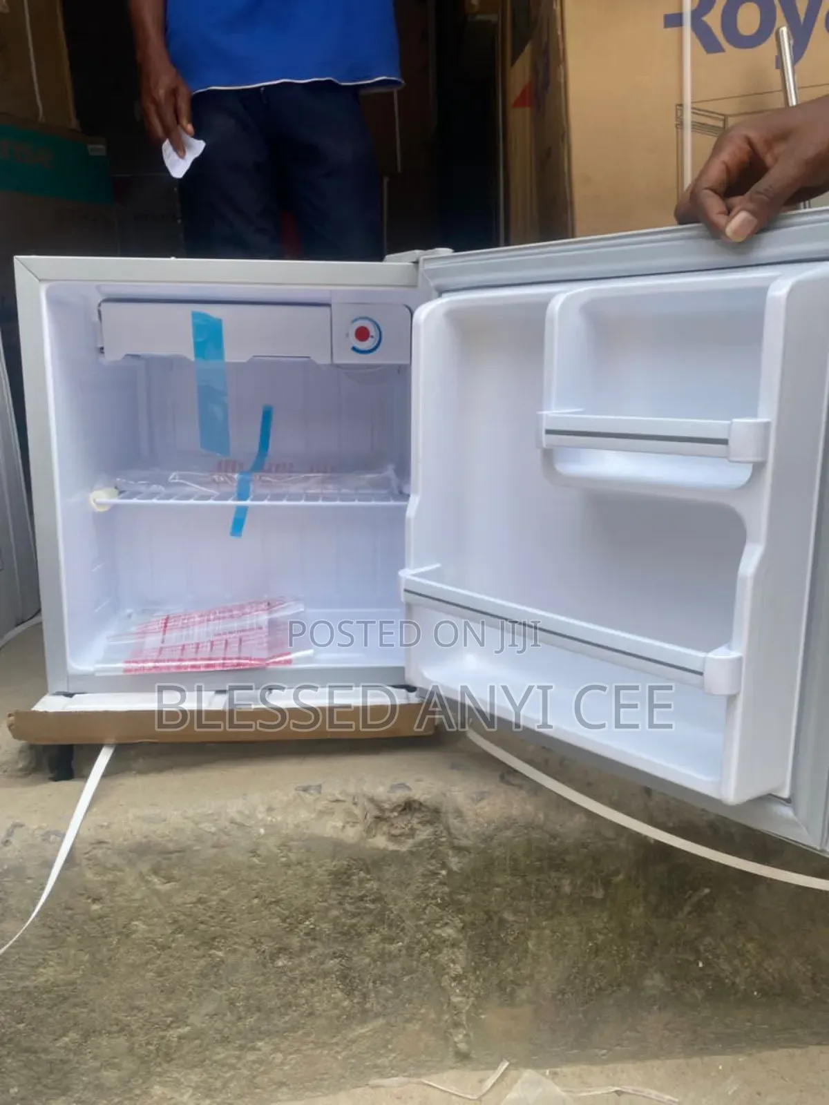 New Aeon Bedside Fridge 60l With Key Warranty