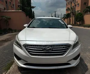 Hyundai Sonata Base Sedan FWD (2.4L 4cyl 6A) 2016 White