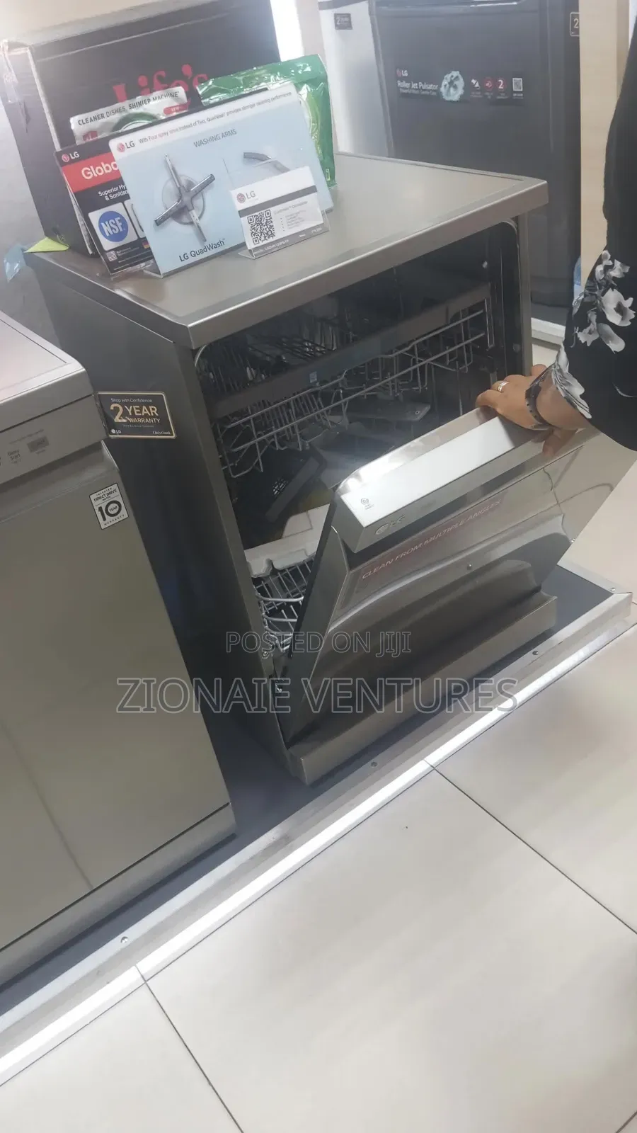 Lg Dishwasher/14 Plates
