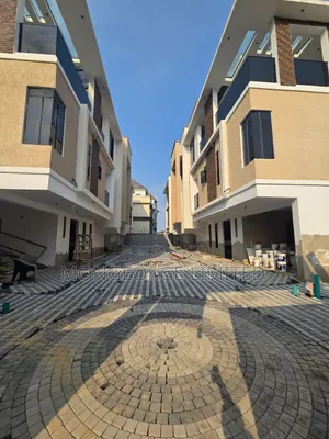 4bdrm Duplex in Lekki Phase 1 for sale