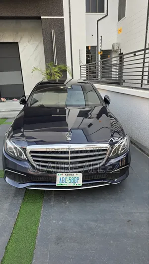 Photo - Mercedes-Benz E300 2018 Blue