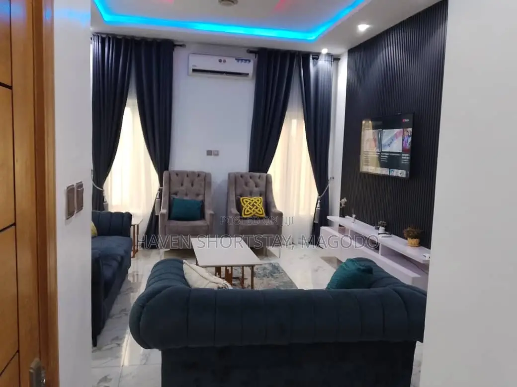 2-BRM Flat for Shortlet Inside Magodo Shangisha
