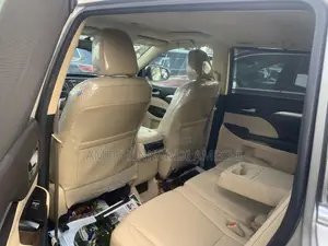 Toyota Highlander XLE V6 4x4 (3.5L 6cyl 6A) 2016 Gold