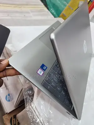 New Laptop HP 15-Ra003nia 16GB Intel Core I7 SSD 1T