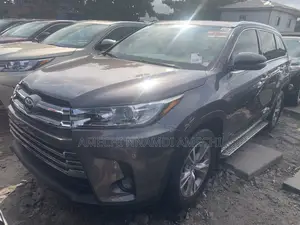 Toyota Highlander XLE 4dr SUV (3.5L 6cyl 6A) 2015 Gray