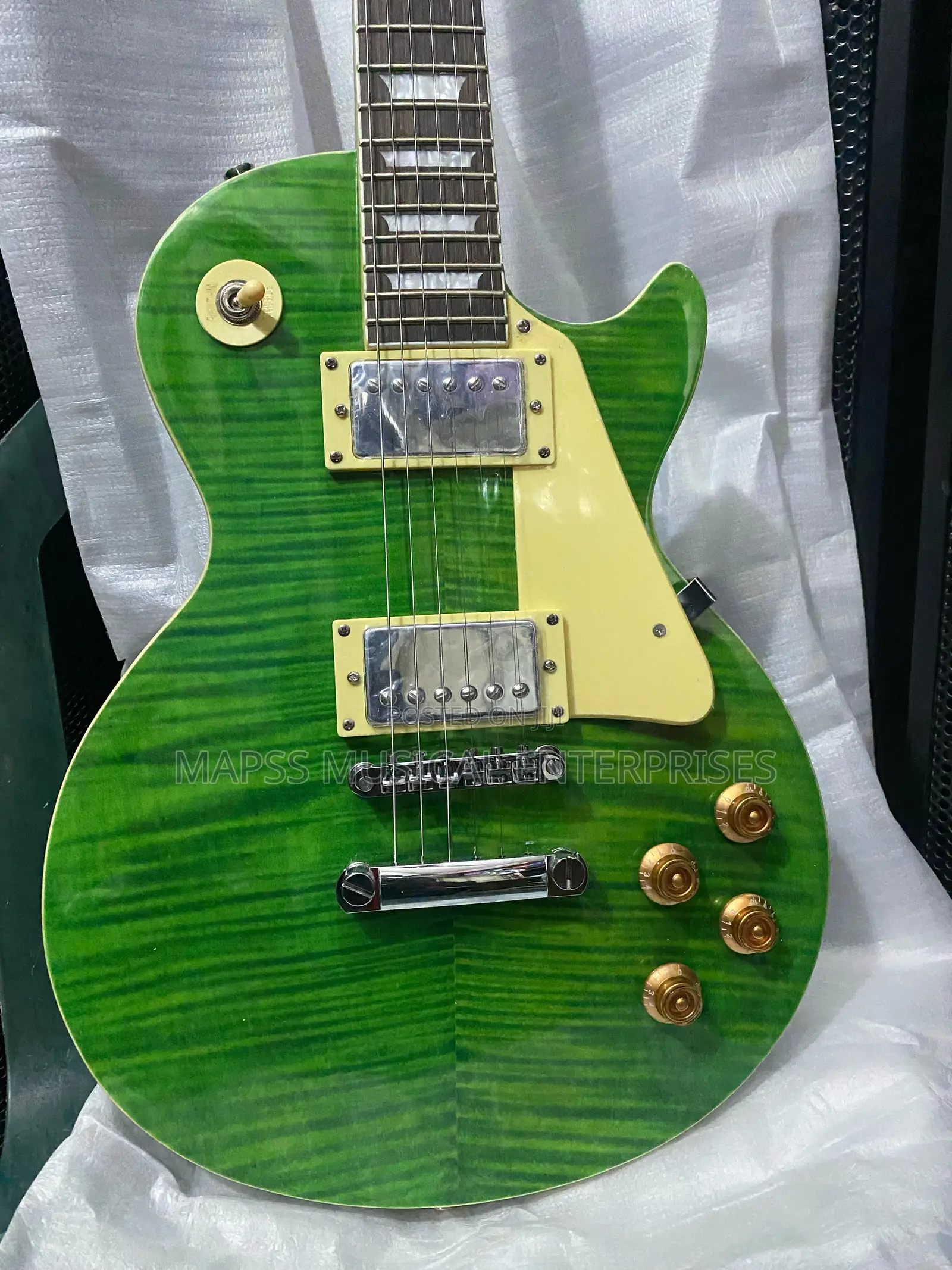 Les Paul Style Guitar
