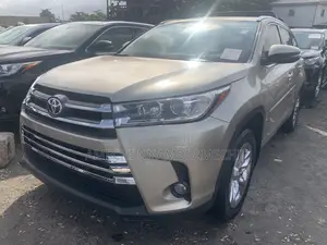 Toyota Highlander Limited V6 4x4 (3.5L 6cyl 6A) 2016 Gold