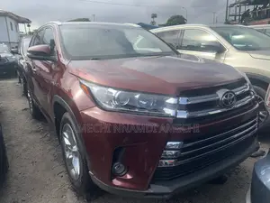 Toyota Highlander XLE 4dr SUV AWD (3.5L 6cyl 6A) 2015 Red