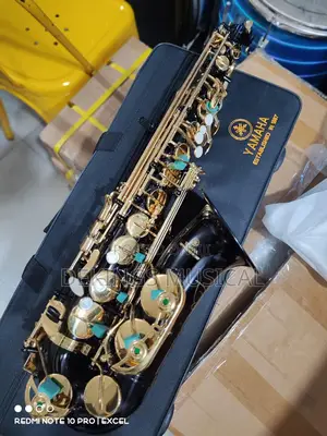 Photo - Yamaha Black Eb Alto Saxophone Woodwind for Pro