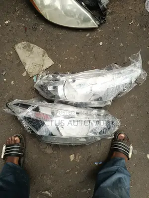 Headlights Toyota Yaris 2014