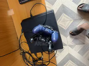 Playstion 4 Slim