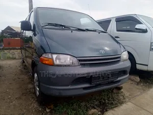 Toyota HiAce 2002 Green