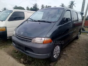 Toyota HiAce 2002 Green