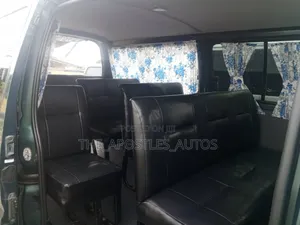 Toyota HiAce 2002 Green