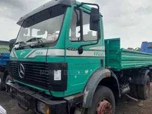 Mercedes 1722 Dump Truck