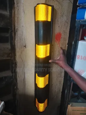 Rubber Pillar Corner Guard (80cm)
