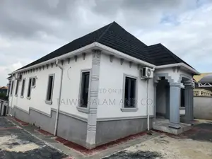 4bdrm Bungalow in CHallenge / Ibadan for sale