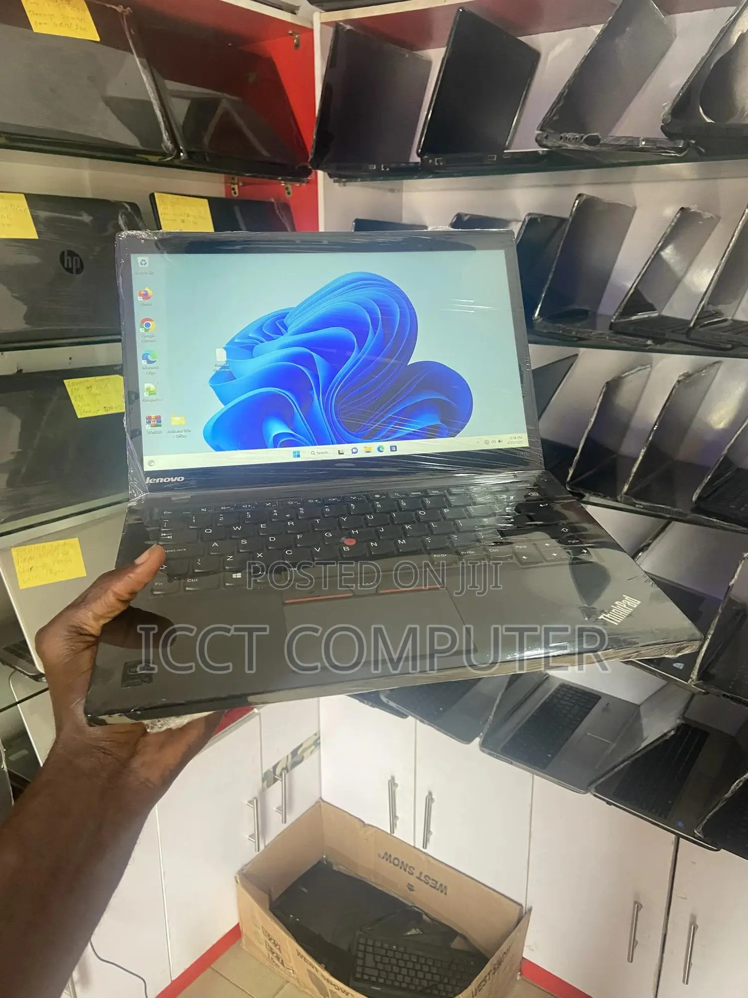 New Laptop Lenovo 8GB Intel Core i5 HDD+SSD 256GB