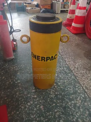 Enerpac Rr10013, 100 Ton Capacity, Double Acting Hydrualic C