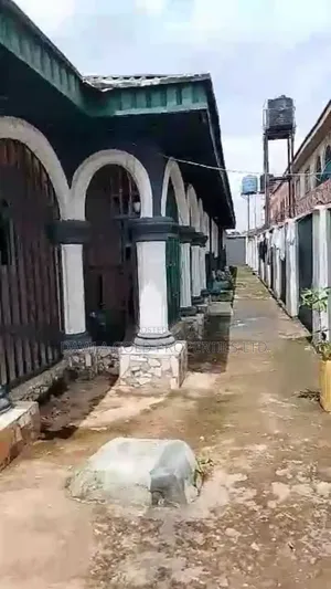 6bdrm Block of Flats in Benin City for sale