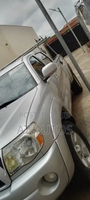 Toyota Tacoma 4x4 Access Cab 2008 Off white