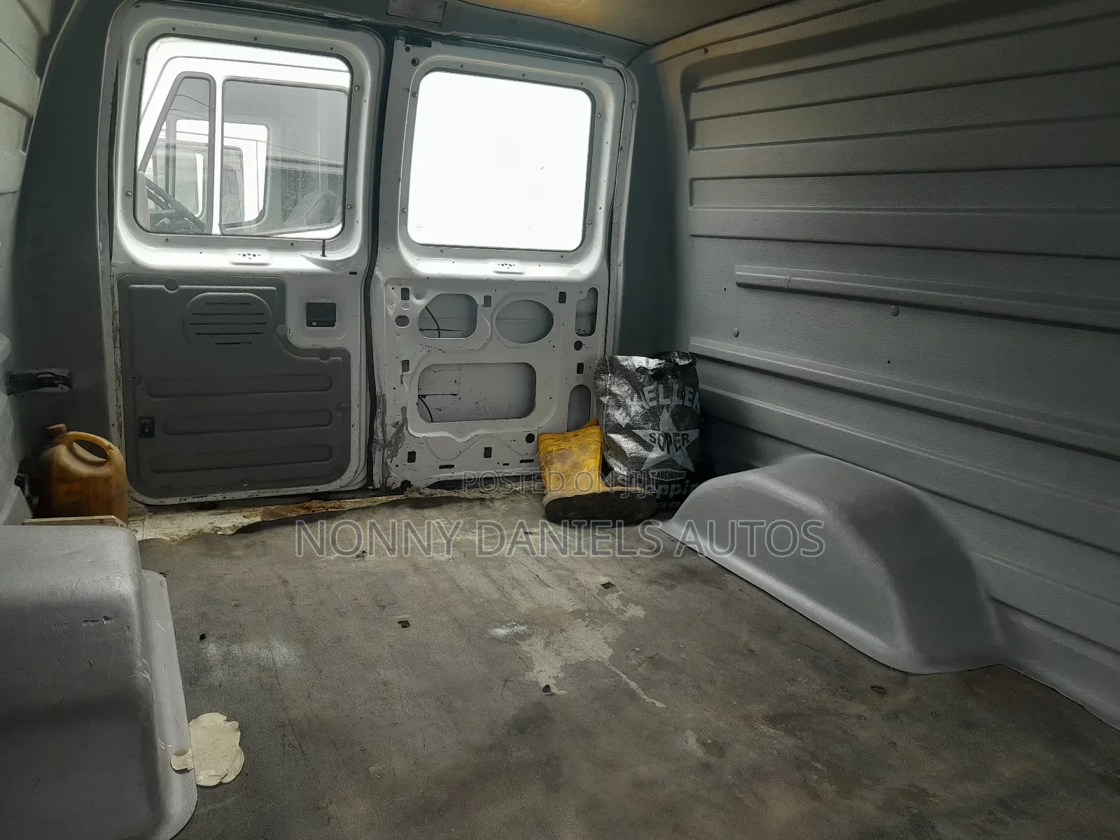 Ford E250 2005 White