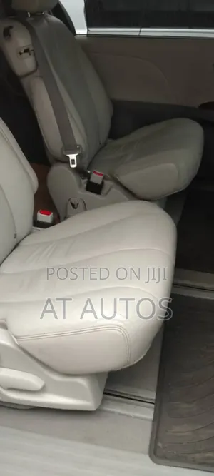 Toyota Sienna XLE 7 Passenger Mobility 2011 Gray