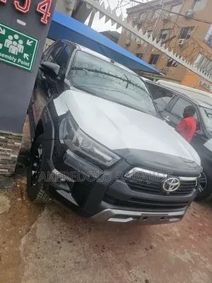 New Toyota Hilux 2024 Black