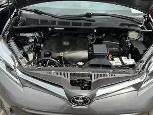Toyota Sienna XLE 8 Passenger (3.5L 6cyl 8A) 2017 Gray