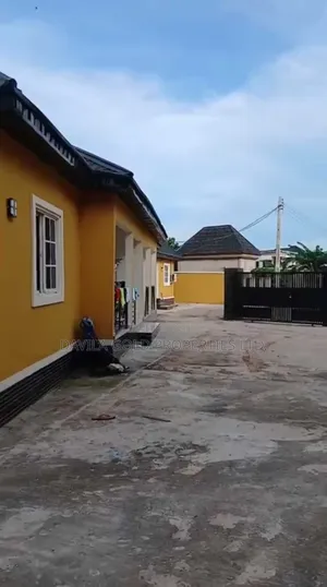 12bdrm Block of Flats in Benin City for sale