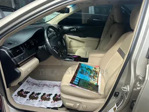 Toyota Camry XLE 4dr Sedan (3.5L 6cyl 6A) 2014 Gold