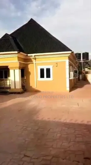 4bdrm Bungalow in Benin City for sale