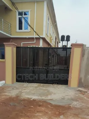 9bdrm Block of Flats in Benin City for sale
