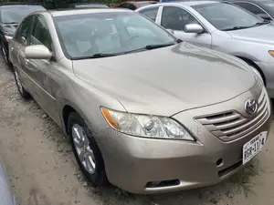 Toyota Camry XLE 4dr Sedan (2.4 4cyl 5A) 2008 Gold