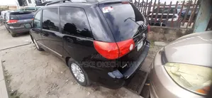 Photo - Toyota Sienna 2006 Black