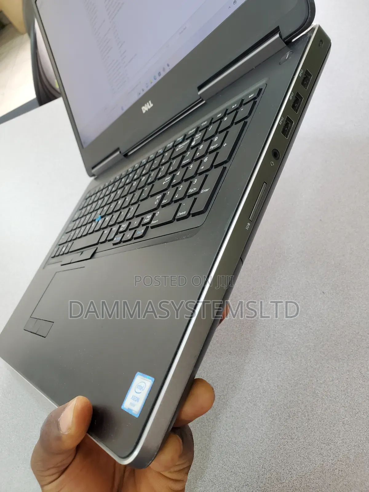Laptop Dell Precision 7710 32GB Intel Xeon SSD 256GB