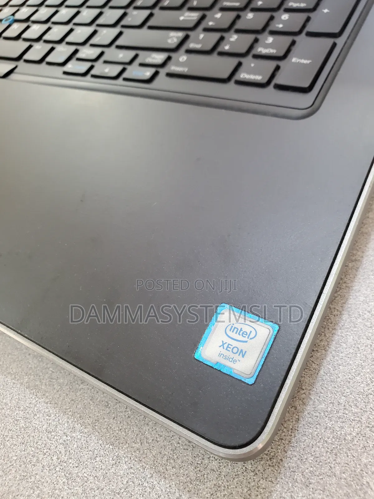 Laptop Dell Precision 7710 32GB Intel Xeon SSD 256GB