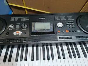 Yamaha PSR Keyboard Piano With Adapter