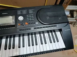 Yamaha PSR Keyboard Piano With Adapter