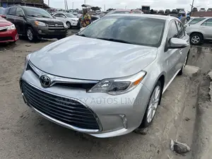 Toyota Avalon Limited 4dr Sedan (3.5L 6cyl 6A) 2015 Silver