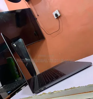 Laptop Apple MacBook Pro 2017 16GB Intel Core I7 SSD 256GB