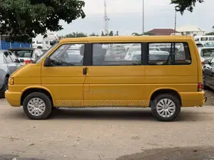 Volkswagen Transporter 2004 Yellow