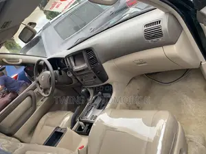 Toyota Land Cruiser 4x4 2004 Green