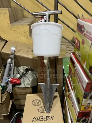 Shovel Fertilizer Applicator
