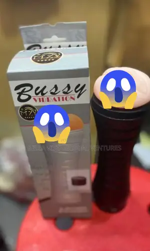 Bussy Realistic Vibrating Masturbation Pussy Cup