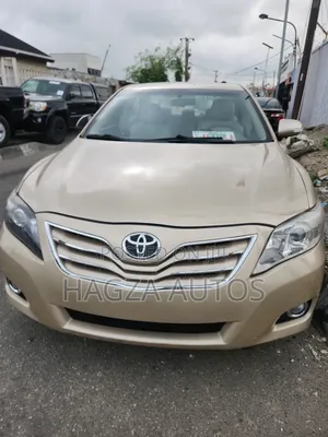 Toyota Camry LE 4dr Sedan (2.5L 4cyl 6A) 2011 Gold