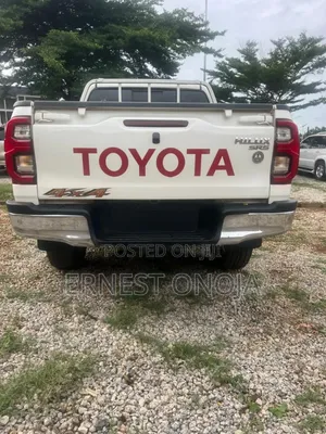 Toyota Hilux 2023 White